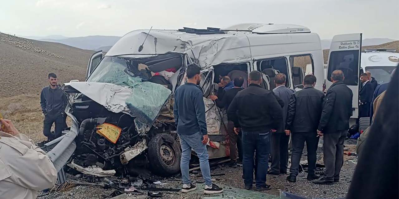 Van-Hakkari yolundaki feci kazada can kaybı 7’ye yükseldi