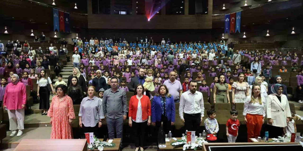 Abur Cubur Mahallesi minik izleyicilerle buluştu