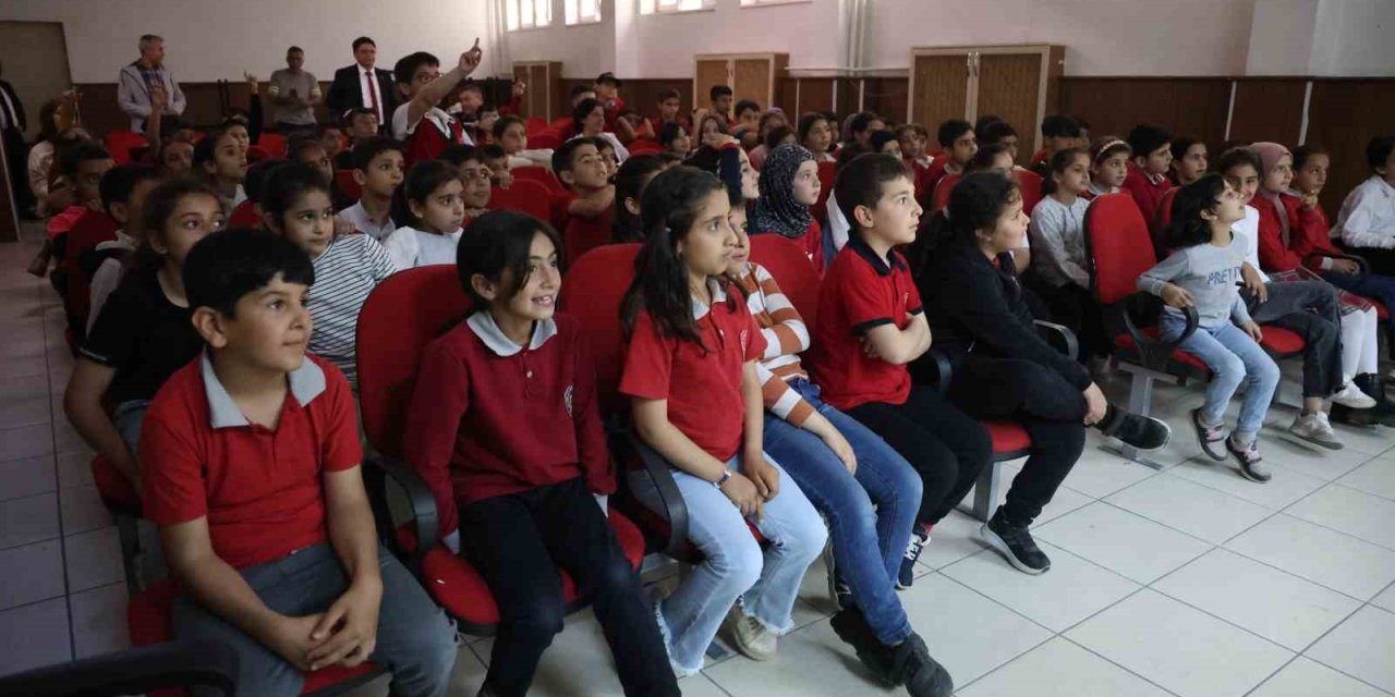 Elazığ'da deprem farkındalığı için tiyatro gösterisi