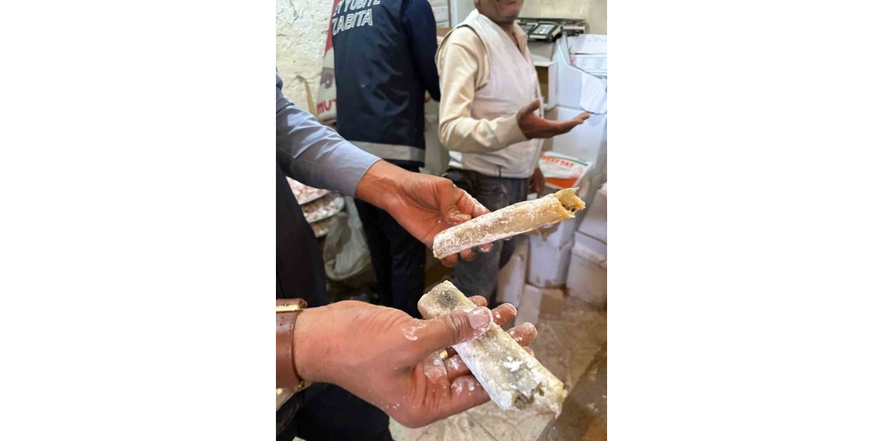 Urfa’da son tüketim tarihi geçmiş 2 ton lokum ele geçirildi