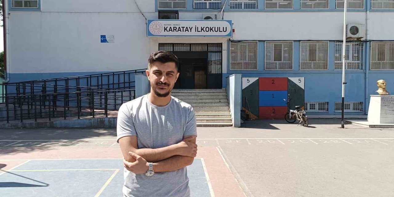 İlkokul öğrencisinin "heimlich" manevrasıyla kurtarıldığı anlar kamerada