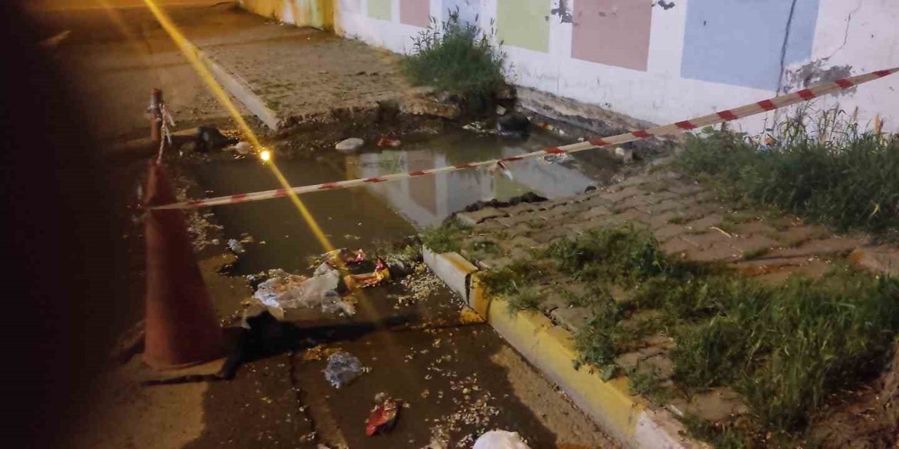 Batman’da yaşanan su patlağı mahalleyi gölete çevirdi