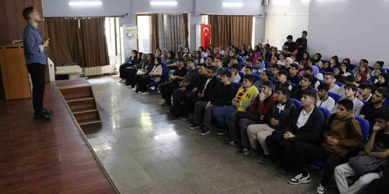 Haliliye Belediyesi'nden öğrencilere motivasyon semineri