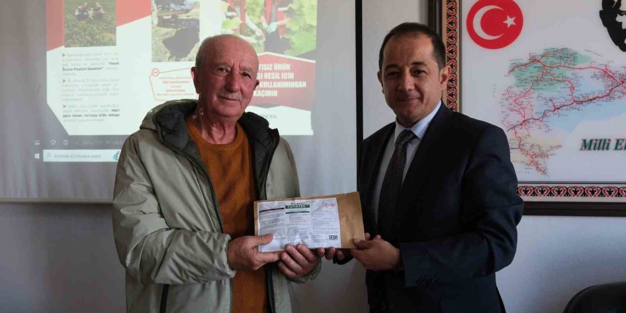Erzincan’da feromon yayıcı kapsül dağıtımı yapıldı