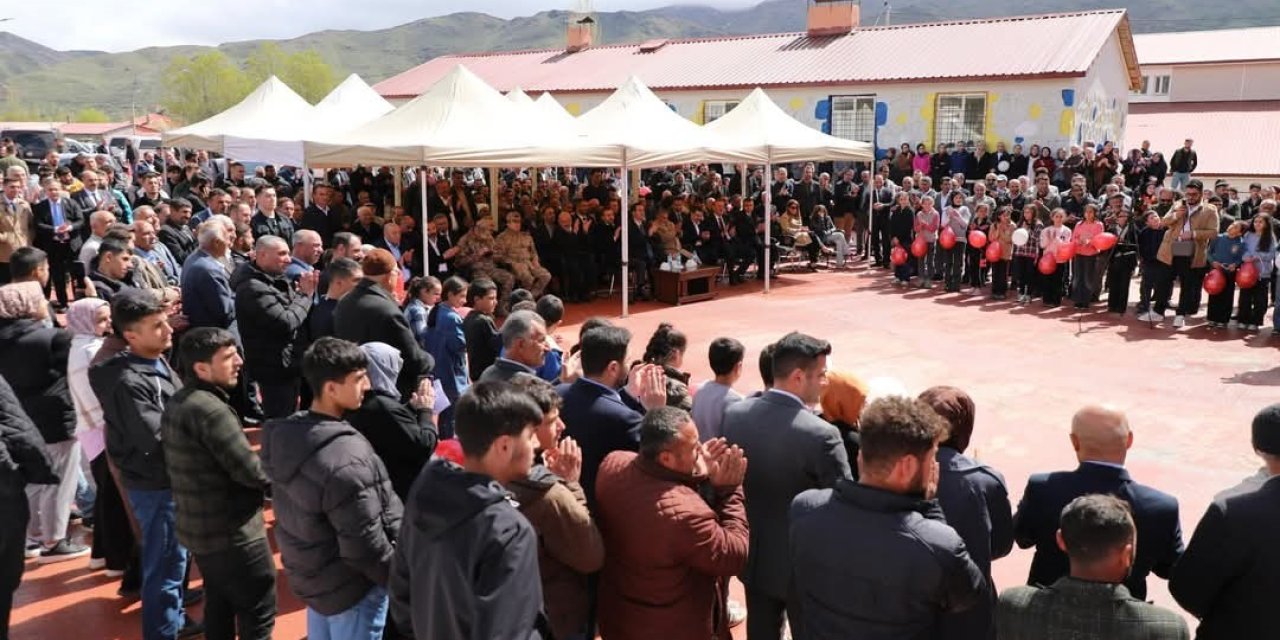 Bitlis'te ilkokul binası ve 112 Acil Komuta Merkezi hizmete açıldı