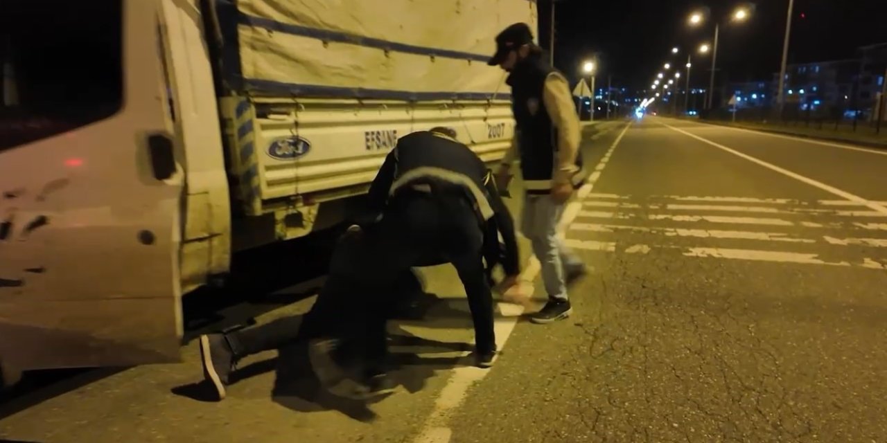 Iğdır'da patates çuvallarının altından kaçak göçmenler çıktı