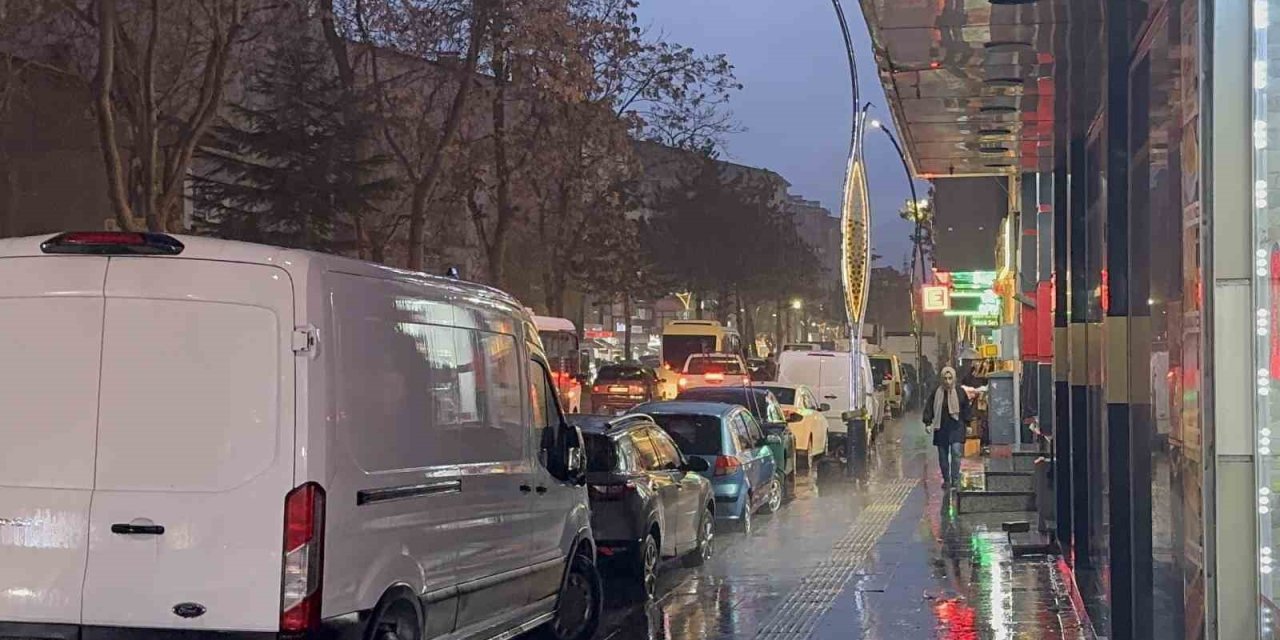 Tatvan’da sağanak taşkınlara yol açtı