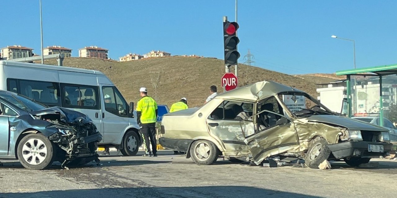 Elazığ’da zincirleme kaza: 1 ölü 3 yaralı
