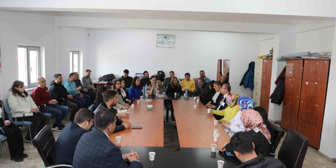 Kars Valisi Ziya Polat, Gazi Kars Anadolu Lisesi'ni ziyaret etti