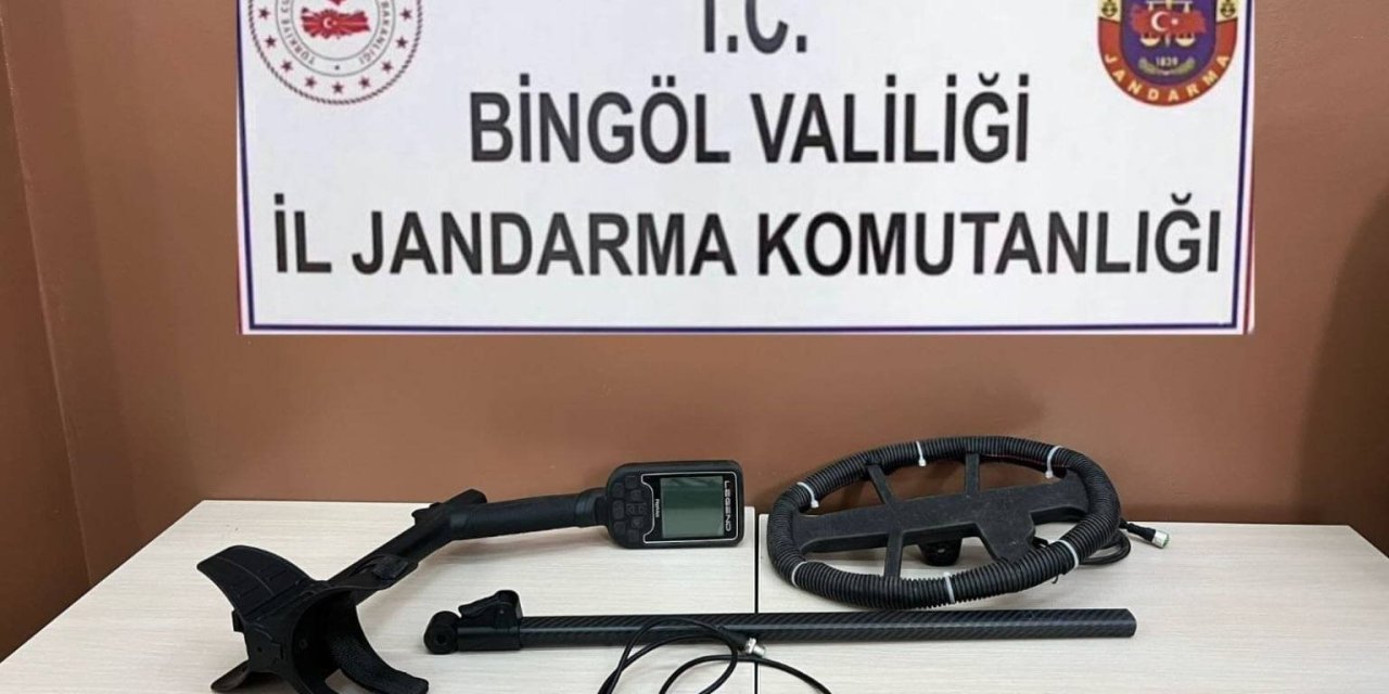 Bingöl'de dedektör ile define ararken yakalandı