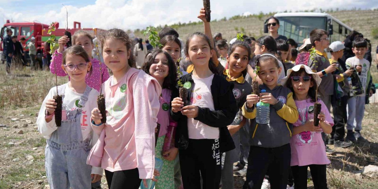 Erzincan’da  fidan dikme şenliği gerçekleştirildi