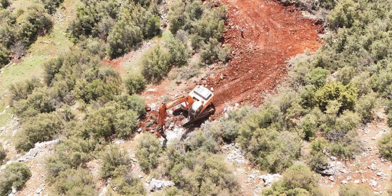 Başkan Yılmaz, Sarılar Mahallesi'nin arazi yolu sorununu çözdü