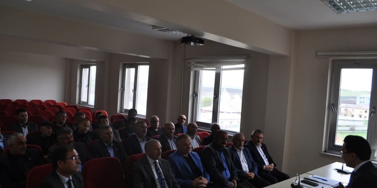 Akyaka Kaymakamı Demirtaş, muhtarlarla bir araya geldi