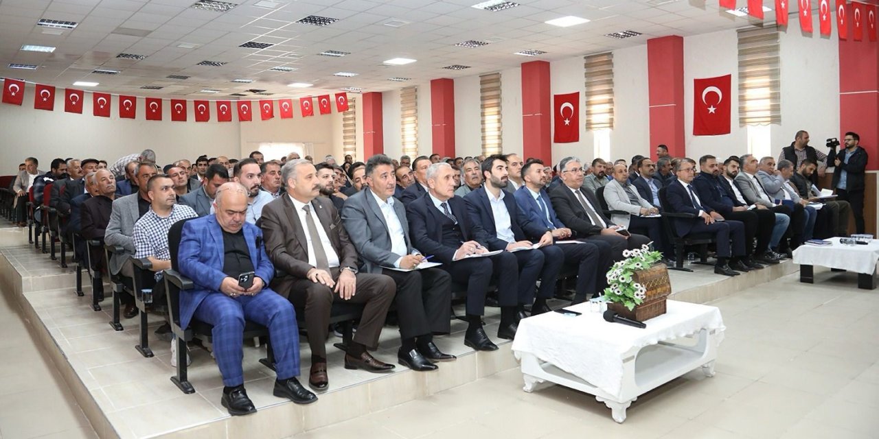 Van Büyükşehir Belediyesi, muhtarlar toplantısını Gürpınar ve Gevaş’ta gerçekleştirdi