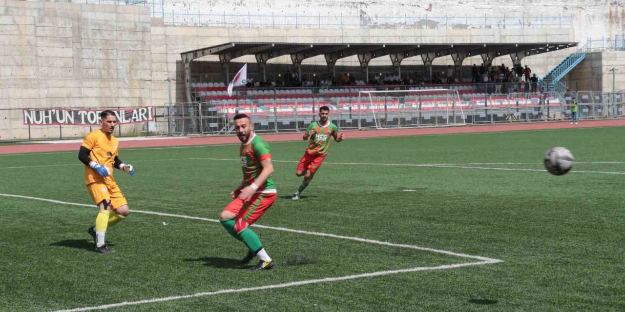 Cizre Botan Spor – Silopigücü Gençlik Spor maçı sonrası saha karıştı