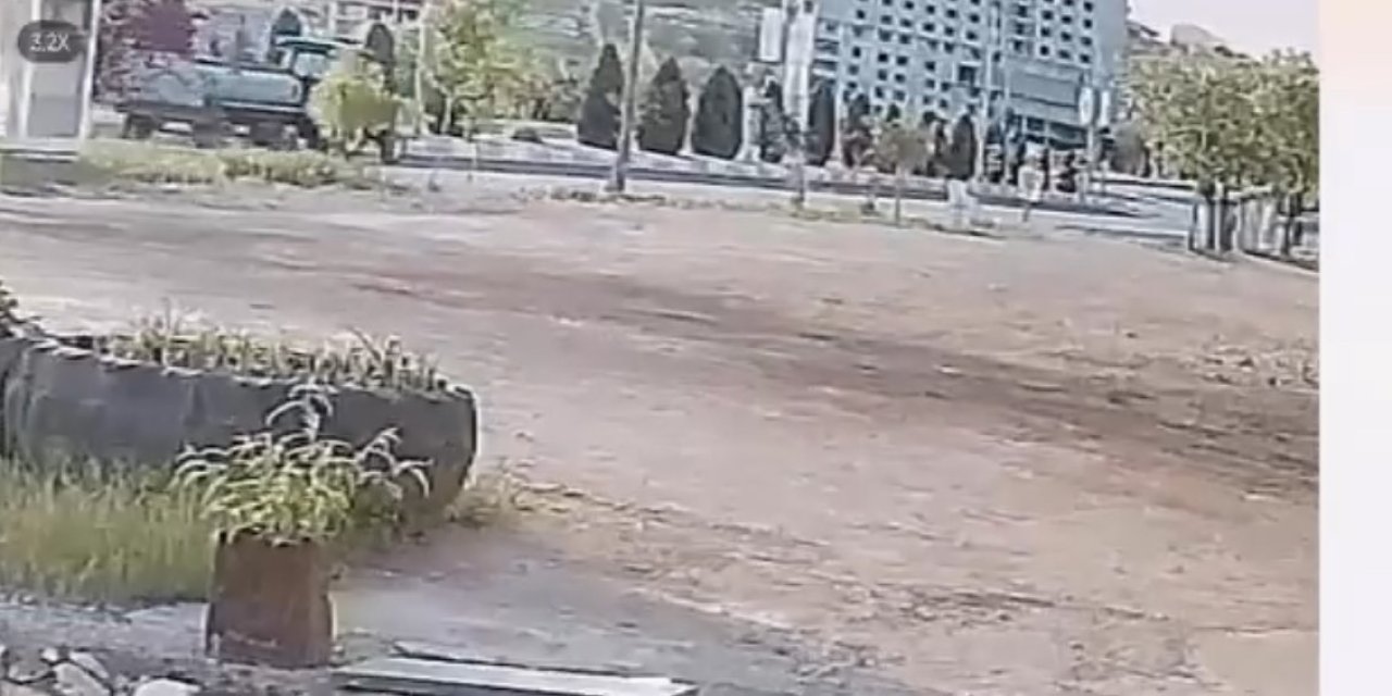 Mardin'de otomobil su tankerinin altına girdi