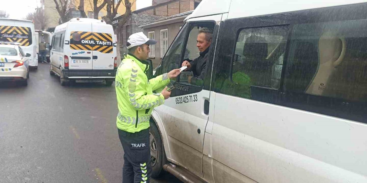 Kars’ta okul servisleri trafiğin denetiminde