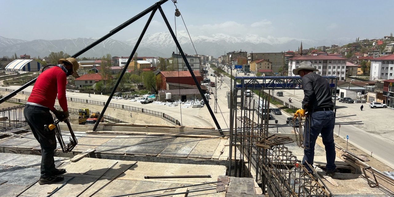 İnşaat işçileri, 1 Mayıs’ı betonun üstünde karşıladı: “Bayram bizim neyimize…”