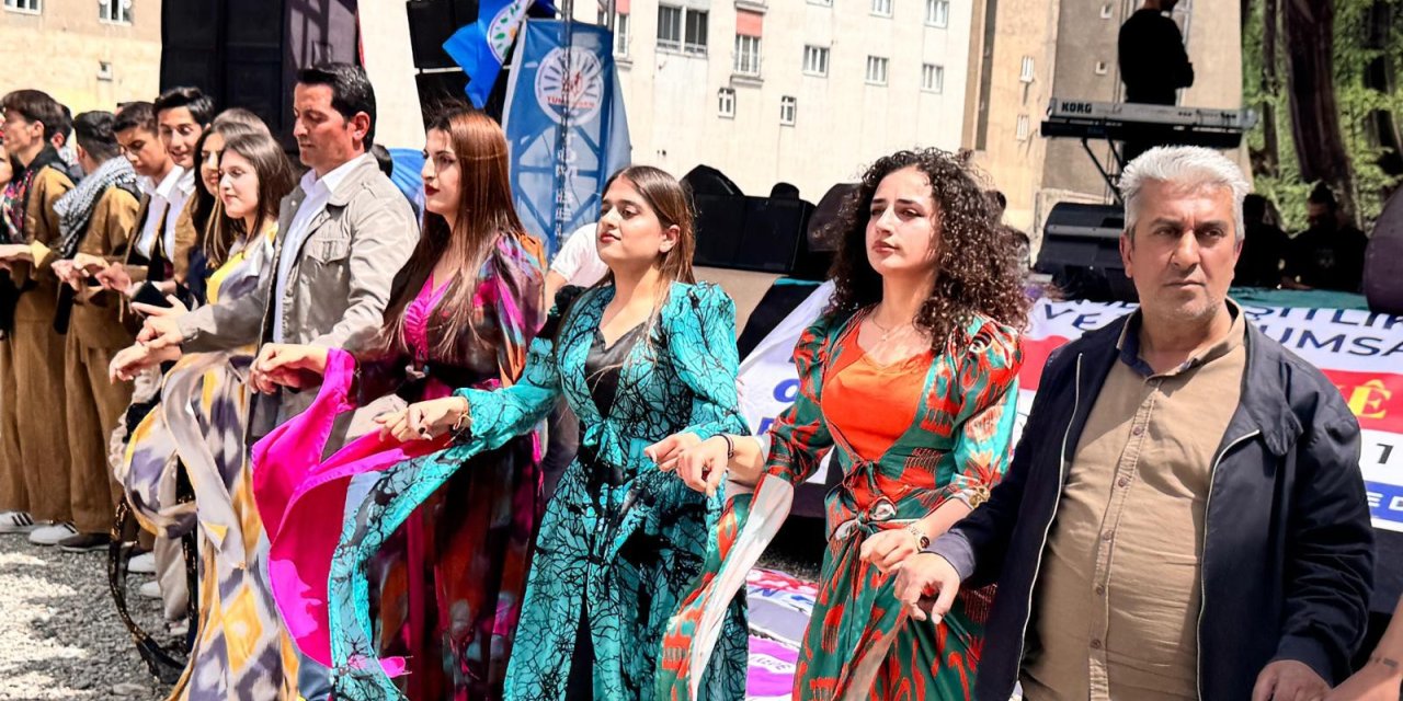 Yüksekova'da 1 Mayıs etkinliği renkli görüntülere sahne oldu