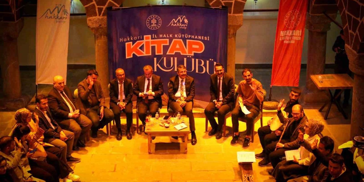 Vali Çelik, Hakkari'de Kitap Kulübü etkinliğine katıldı