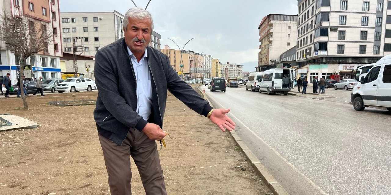 İpekyolu’nda orta refüjlerin bakımsızlığı tepkiye neden oluyor