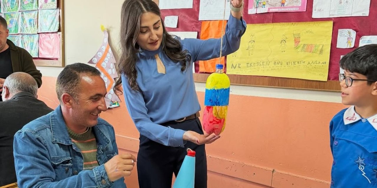 Diyadin'de aileler ve öğrenciler kuşlara yuva oldu