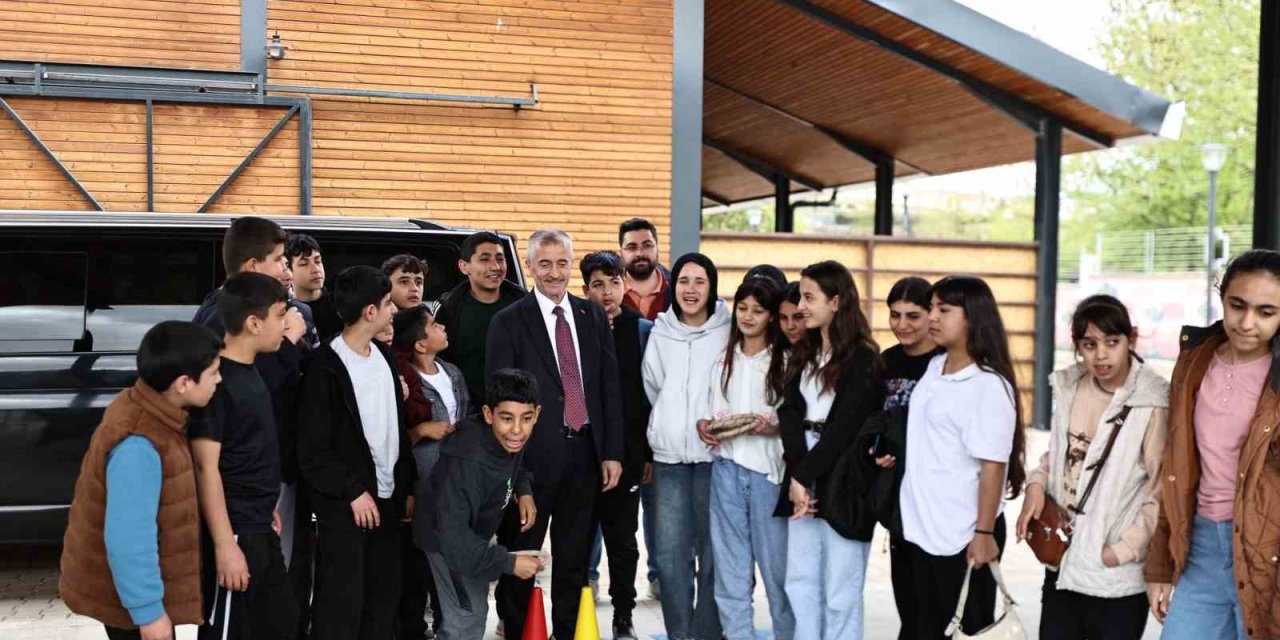 Başkan Tahmazoğlu, Geleneksel Sporlar Merkezi’nde gençlerle buluştu