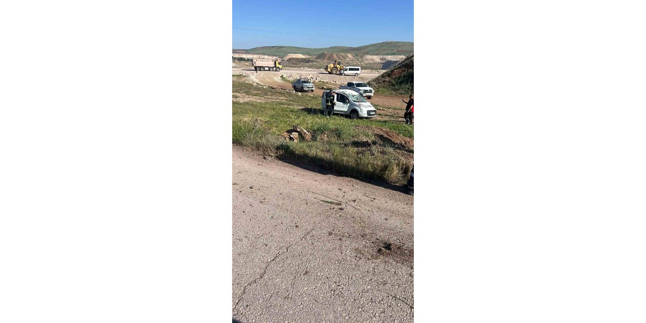 Mardin’de hafif ticari araç boş alana uçtu: 4 şahıs yaralandı