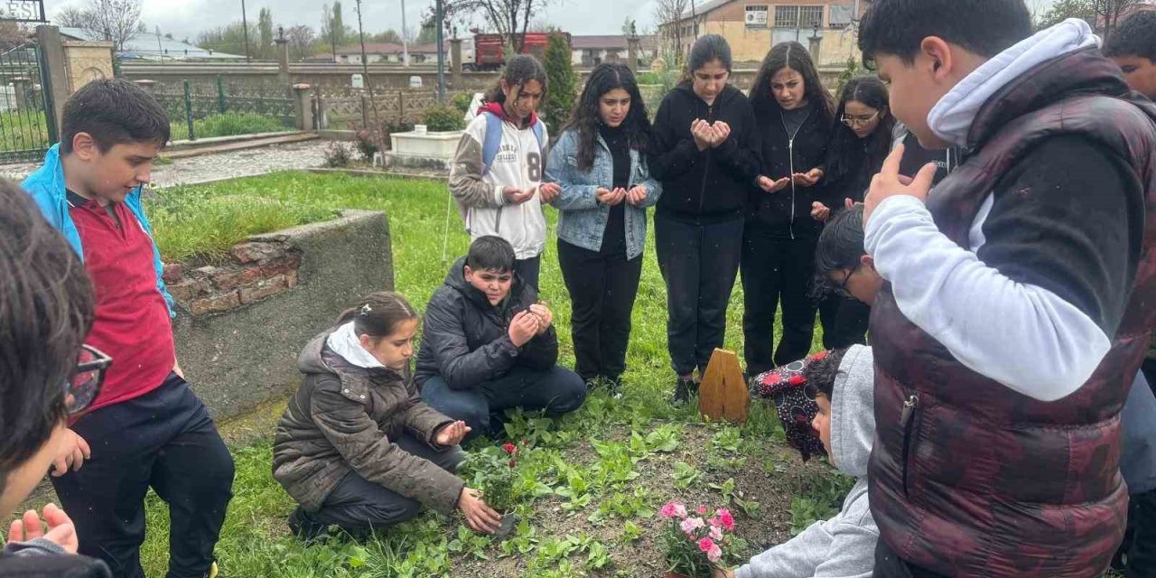 Furkan'ı unutmadılar: Sınıf arkadaşlarından duygulandıran anma