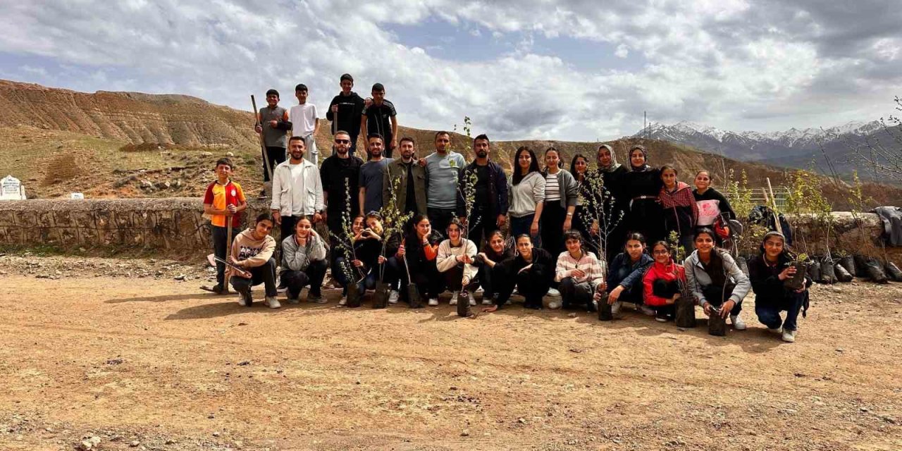 Kağızman'da dağcılar çevre için yürüdü