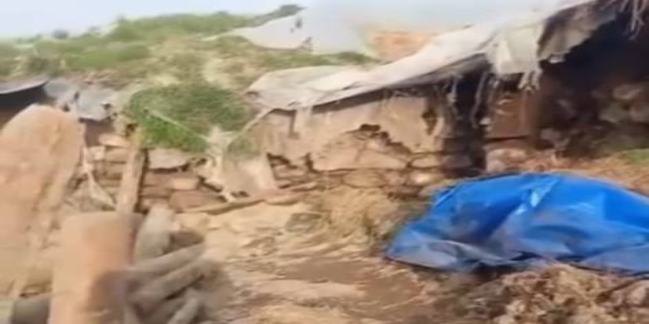 Arpaçay’da sağanak yağış nedeniyle ahır çöktü