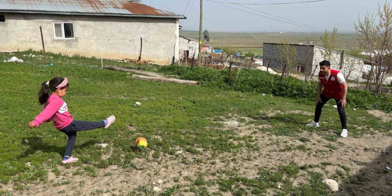 Türk Kızılay Ağrı Şubesi yardım çalışmalarını sürdürüyor