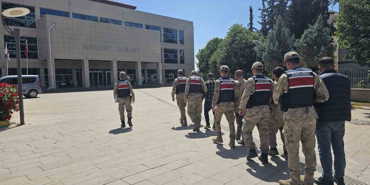 Kilis’te sit alanında kaçak kazı yapan 5 şahıs suçüstü yakalandı