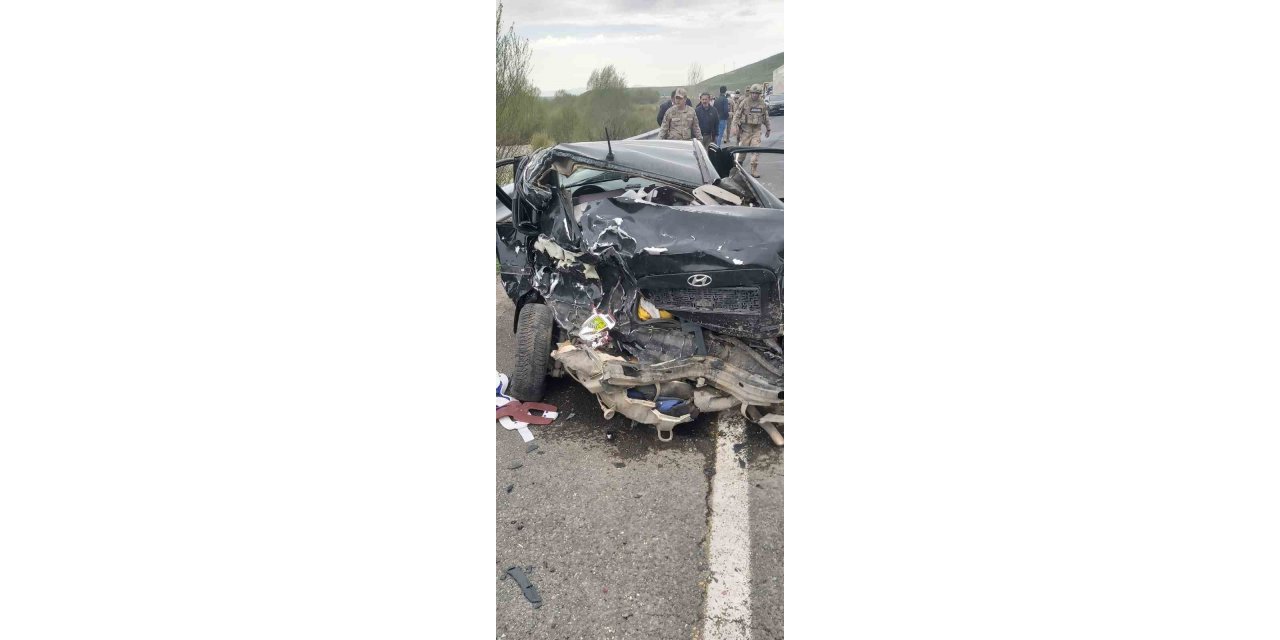 Ağrı’da feci trafik kazası: 2 ölü, 8 yaralı