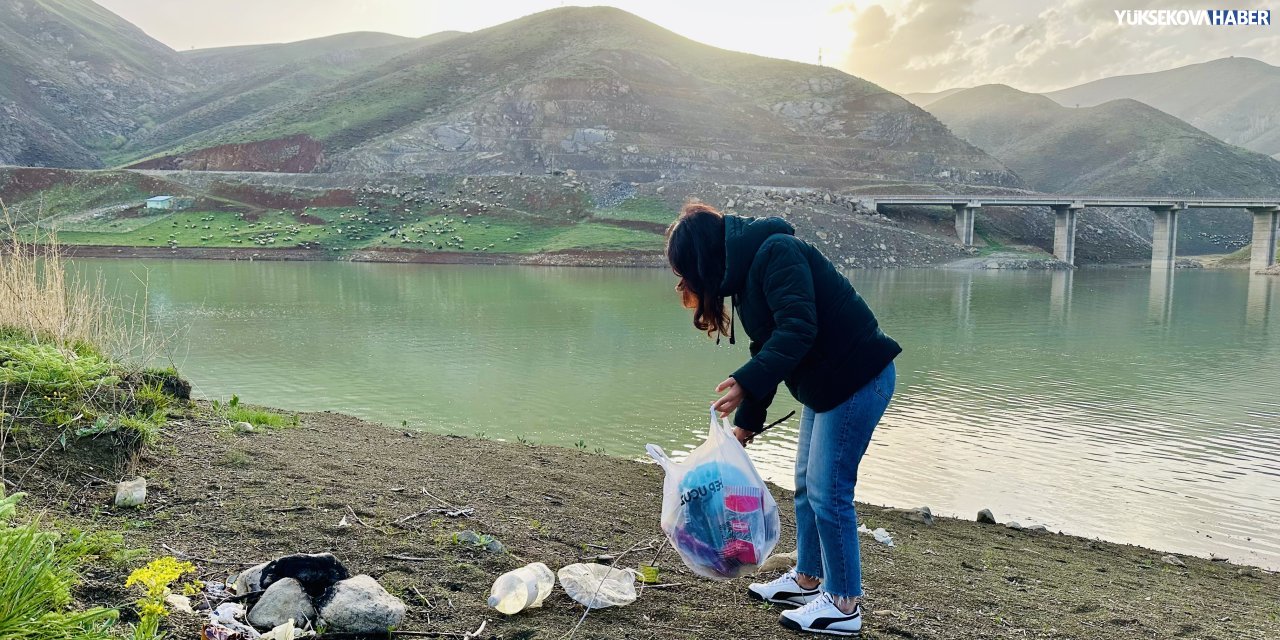 Şedal’dan çöp manzarasına tepki: “Doğayı hoyratça kullanmak vicdana sığmaz”