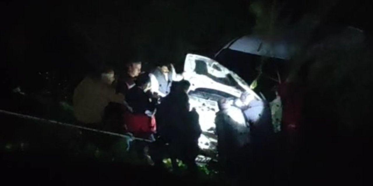 Hafif ticari araç Zap Suyu’na uçtu: 1 yaralı