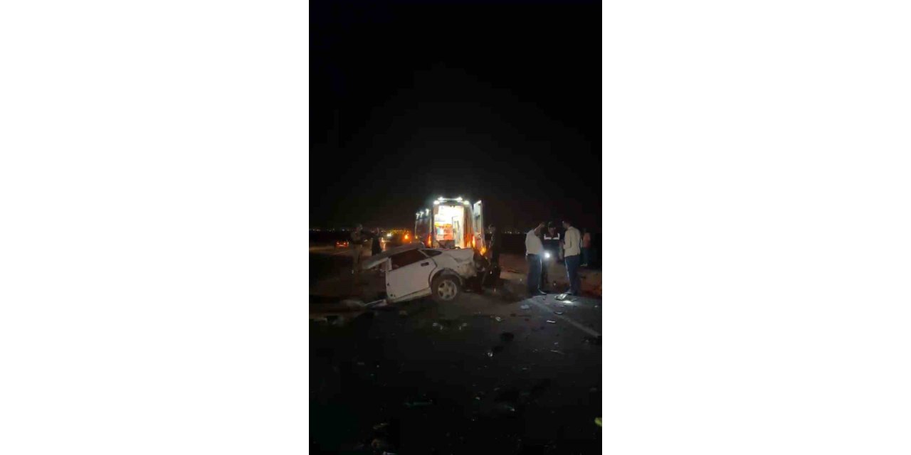Urfa'da otomobil tıra çarptı: 1 ölü, 1 yaralı