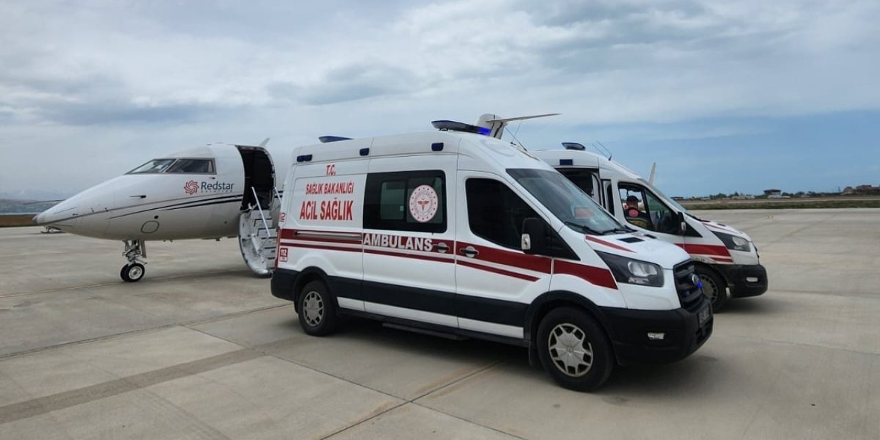 Aort koarktasyon hastası bebeğin İstanbul’a sevki uçak ambulansla yapıldı