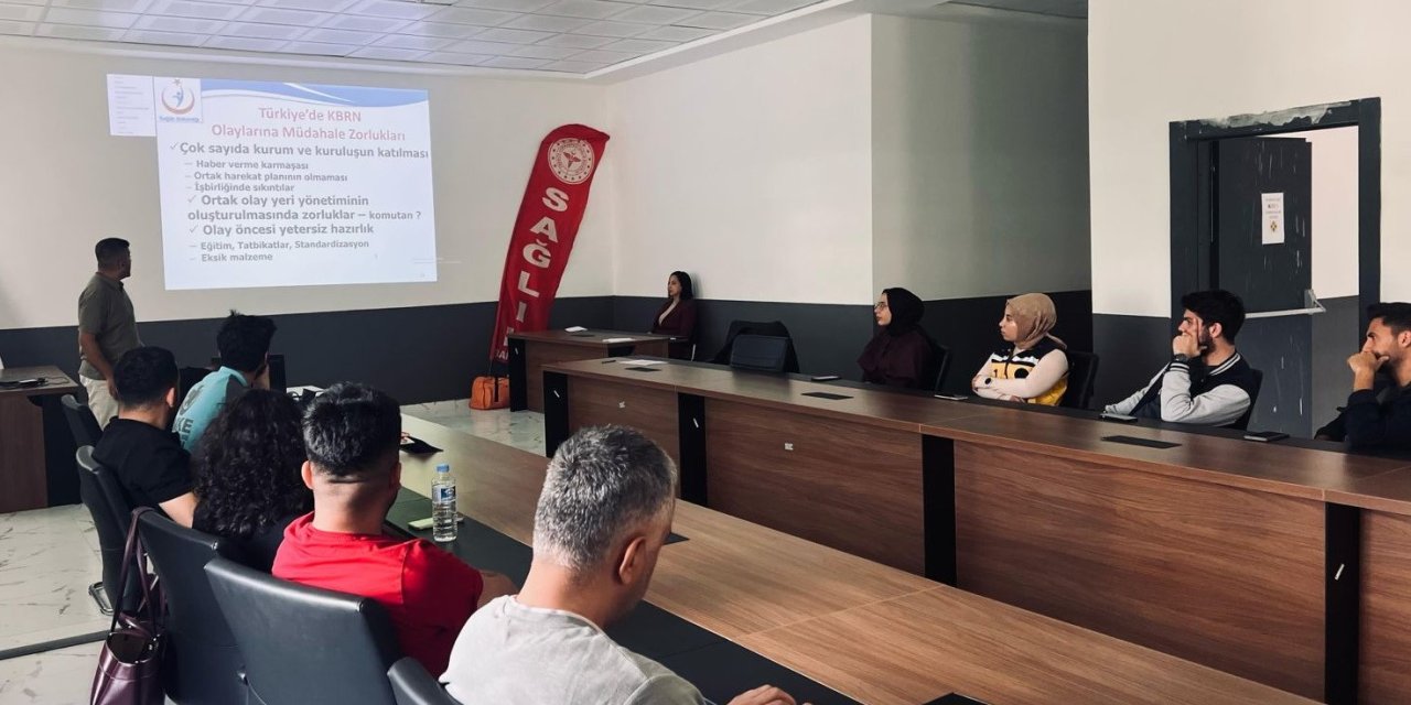 Adıyaman’da sağlık personeline KBRN farkındalık eğitimi