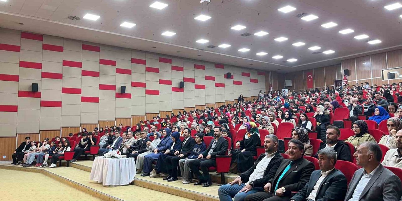 Ağrı’da öğrenciler dili oyun ve tiyatroyla öğreniyor