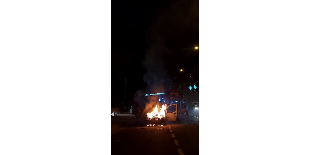 Erzurum’da seyir halindeki otomobil alev aldı