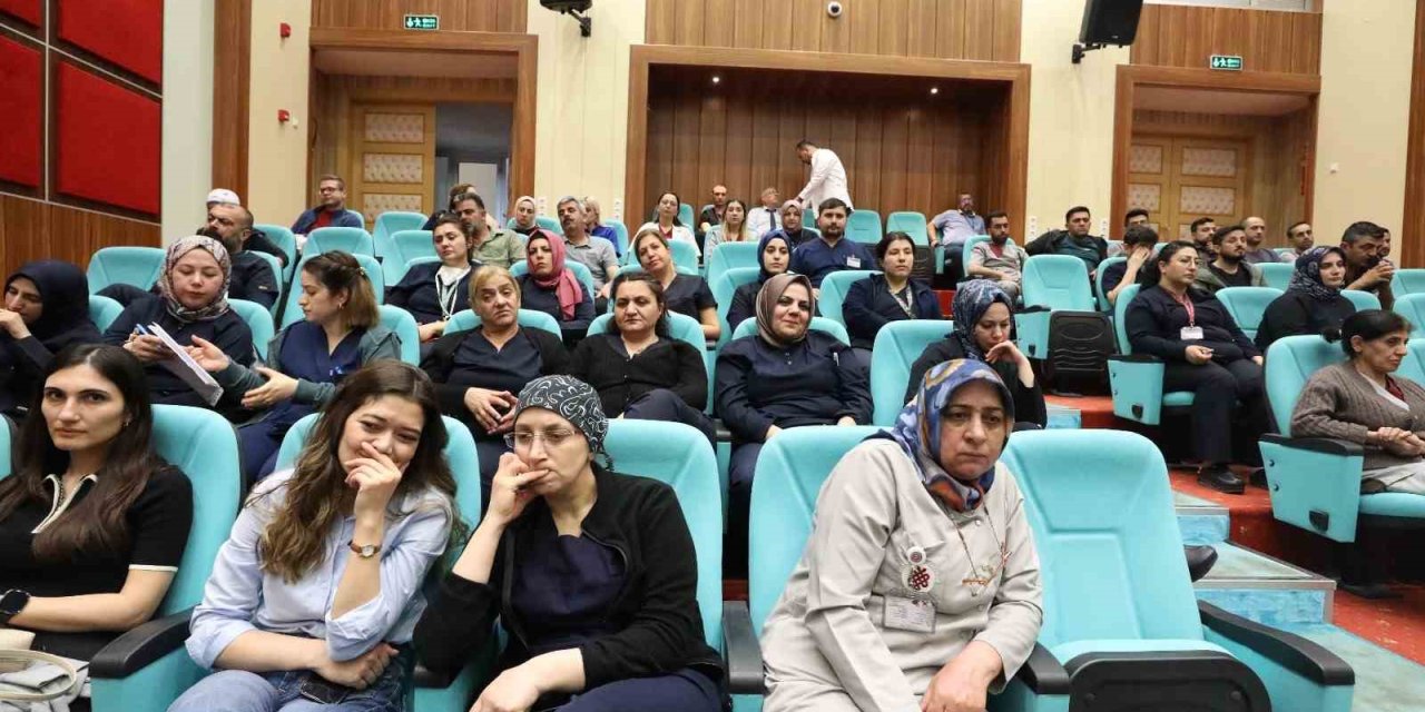 Elazığ’da hastane çalışanlarına Afet Farkındalık Eğitimi düzenlendi