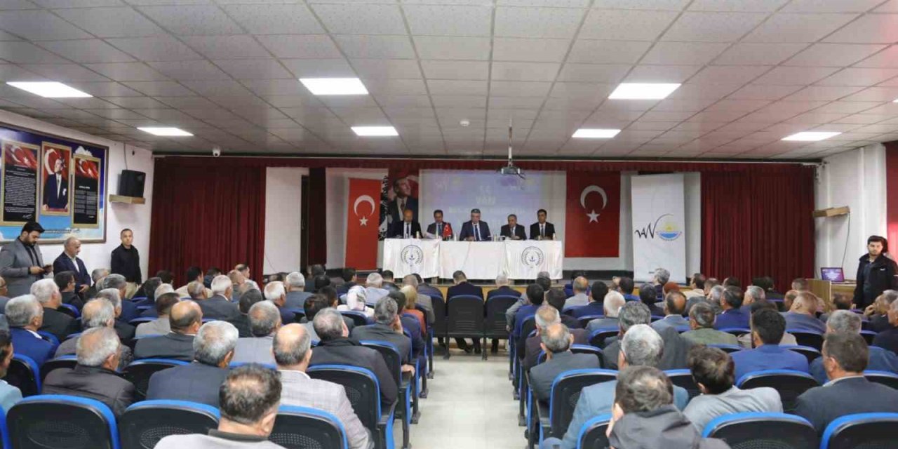Van Büyükşehir Belediyesi, muhtarlar toplantısına Saray ve Özalp’te devam etti