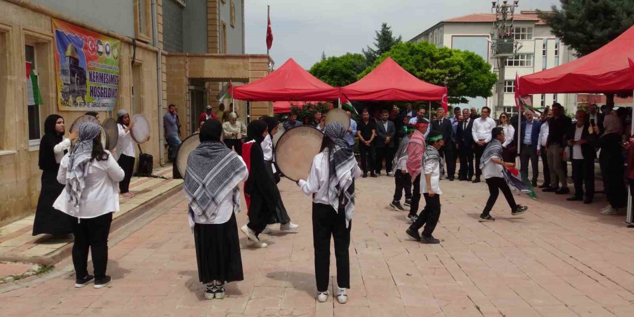 Batman'da Filistinliler için düzenlenen hayır çarşısı büyük ilgi gördü