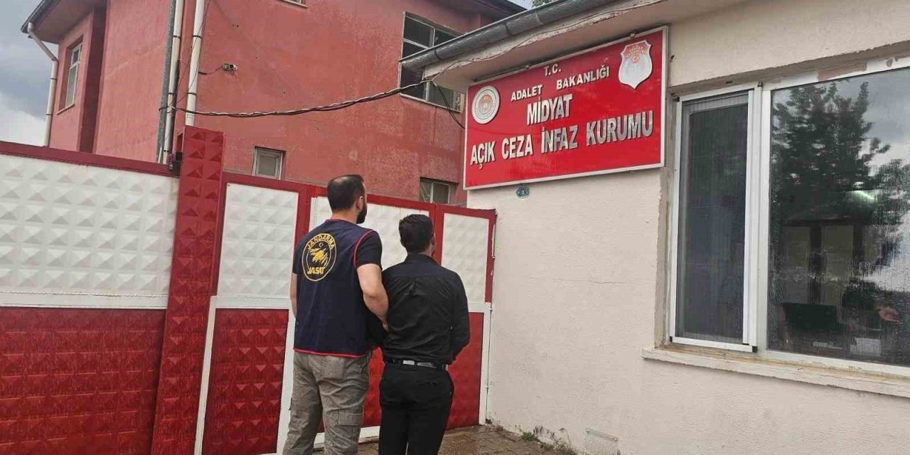 Kızıltepe’de cezaevi firarisi düğün salonunda saz çalarken yakalandı