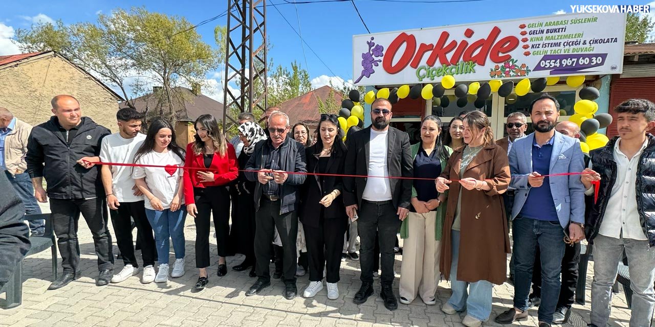 Yüksekova'da genç girişimciden çiçekçilik dükkânı
