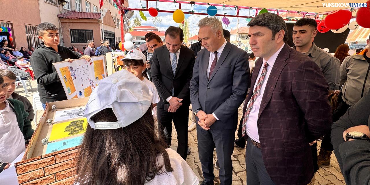 Yüksekova’da TÜBİTAK 4006 bilim fuarı düzenlendi