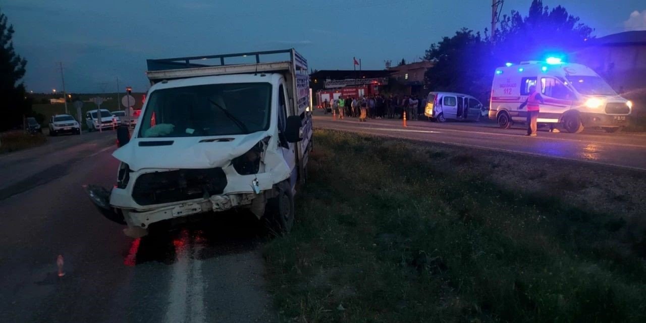 Kurtalan'da kamyon ile kamyonet çarpıştı: 6 yaralı