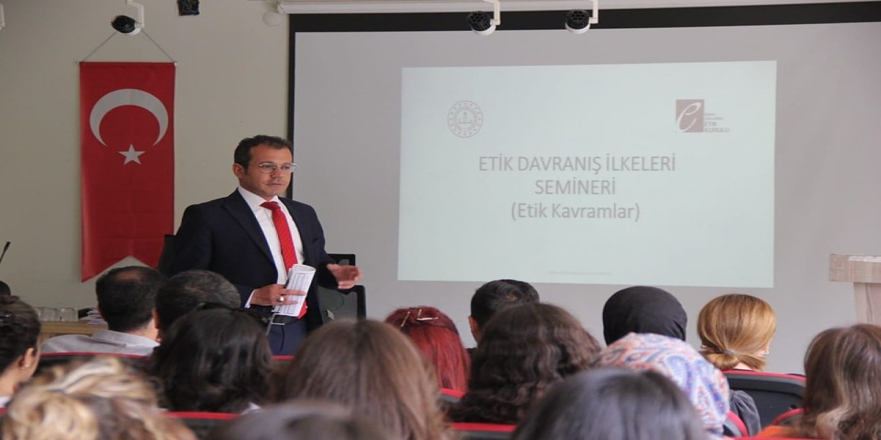 Şırnak'ta öğretmenlere "Etik Davranış İlkeleri" semineri verildi