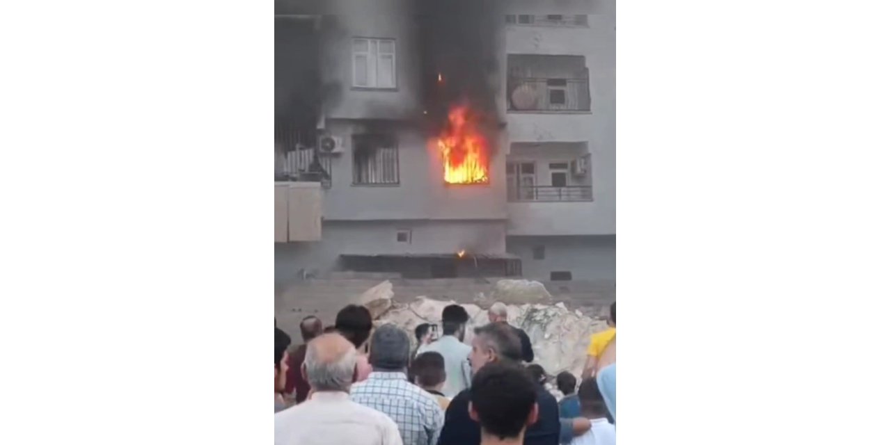 Urfa’da yangın paniği: Alev alev yanan daire küle döndü